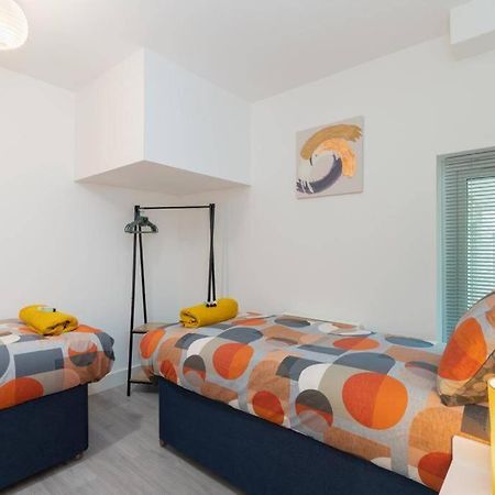Forest View Apartment- Private Balcony Southampton Ngoại thất bức ảnh