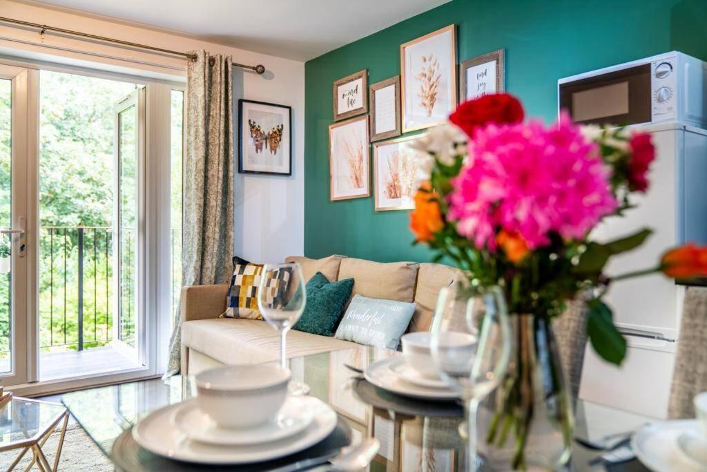 Forest View Apartment- Private Balcony Southampton Ngoại thất bức ảnh