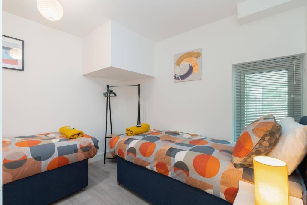 Forest View Apartment- Private Balcony Southampton Ngoại thất bức ảnh