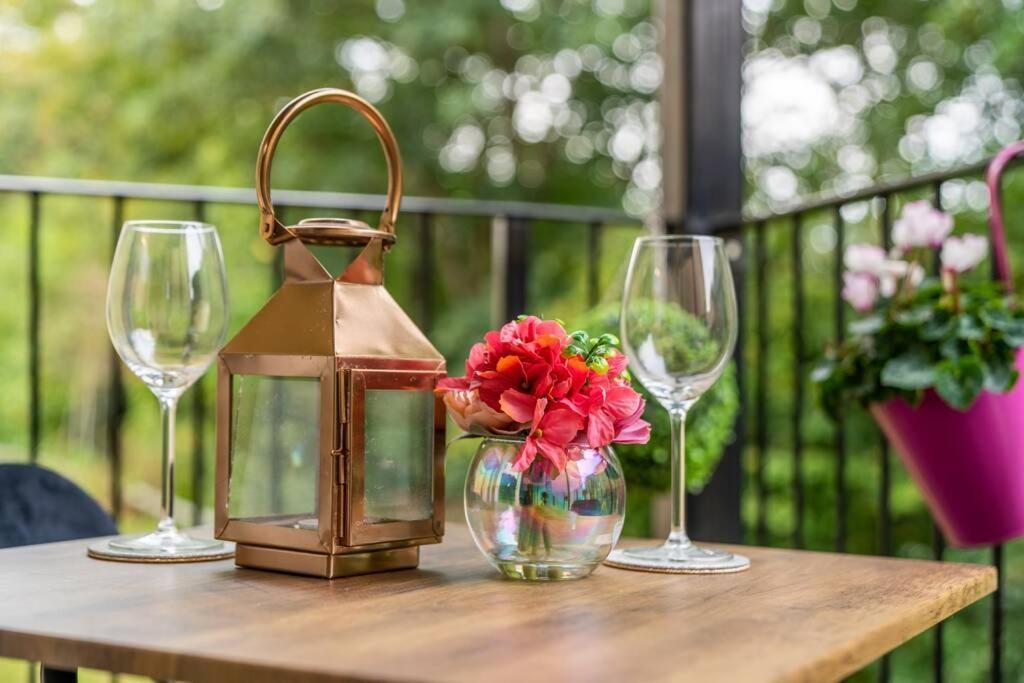 Forest View Apartment- Private Balcony Southampton Ngoại thất bức ảnh