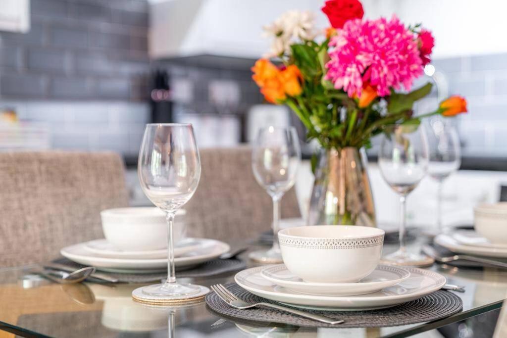 Forest View Apartment- Private Balcony Southampton Ngoại thất bức ảnh